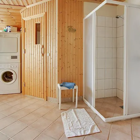 Three-bedroom Holiday In * Hals