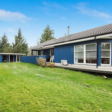 Three-bedroom Holiday In * Hals