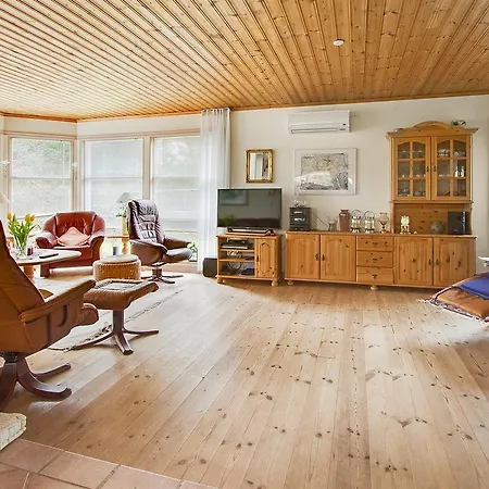 Three-bedroom Holiday In * Hals