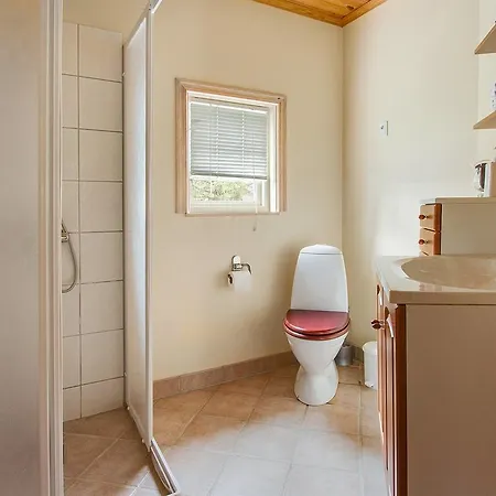 Three-bedroom Holiday In * Hals