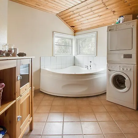 Three-bedroom Holiday In * Hals